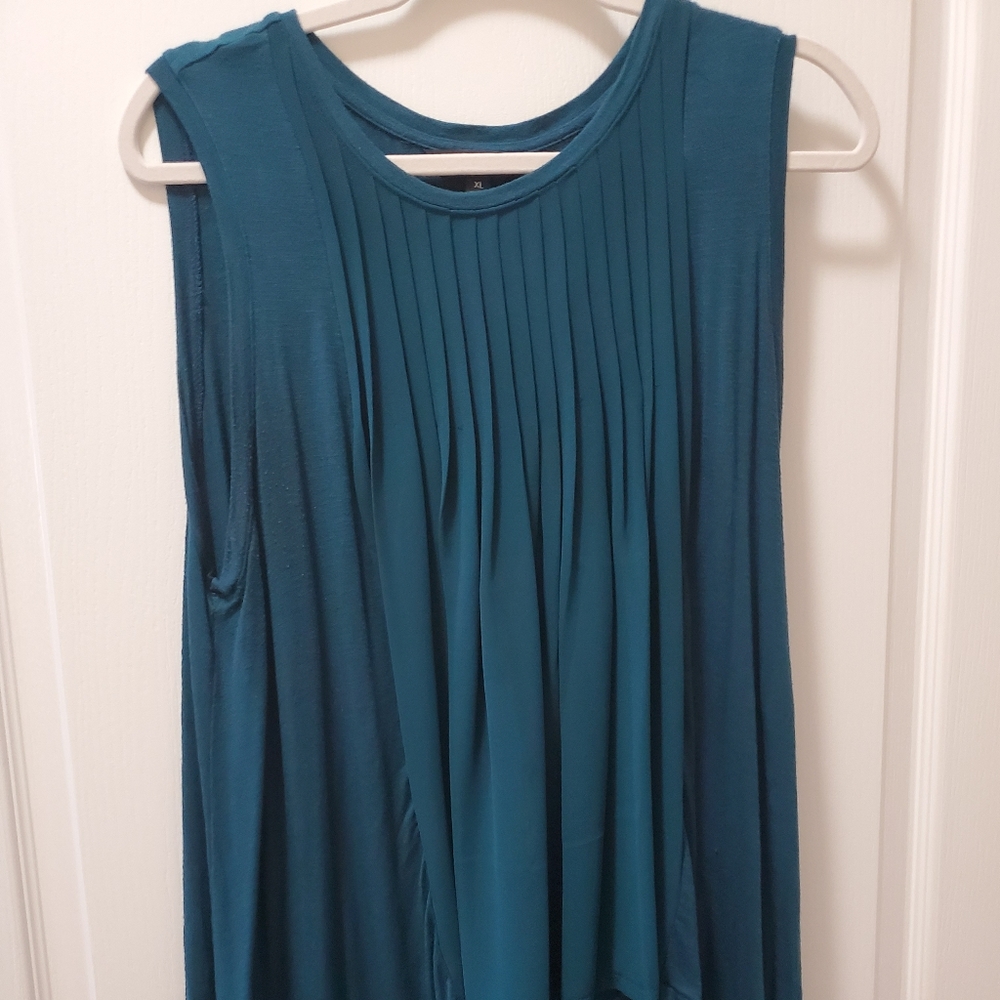 Vera wang dressy tank